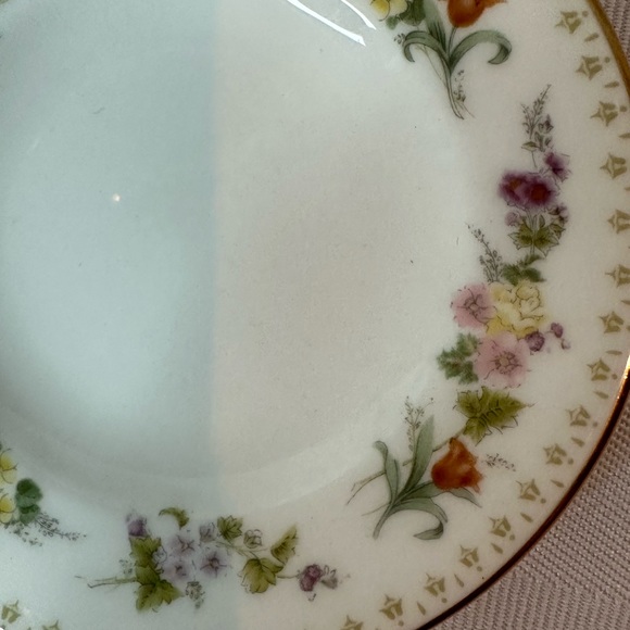 Small Wedgwood Mirabelle 3” Plate - Picture 7 of 13
